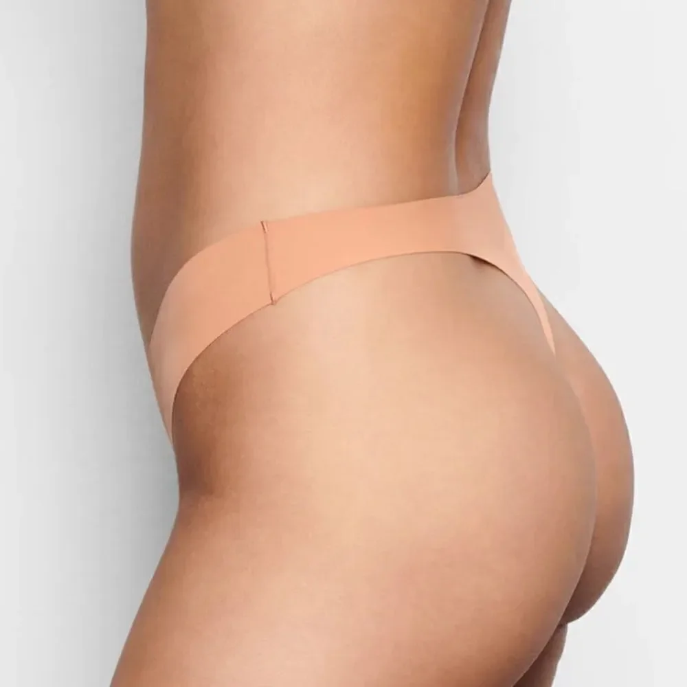 NWT SKIMS Naked Dipped Seamless Thong In Nude Ochre Panty
